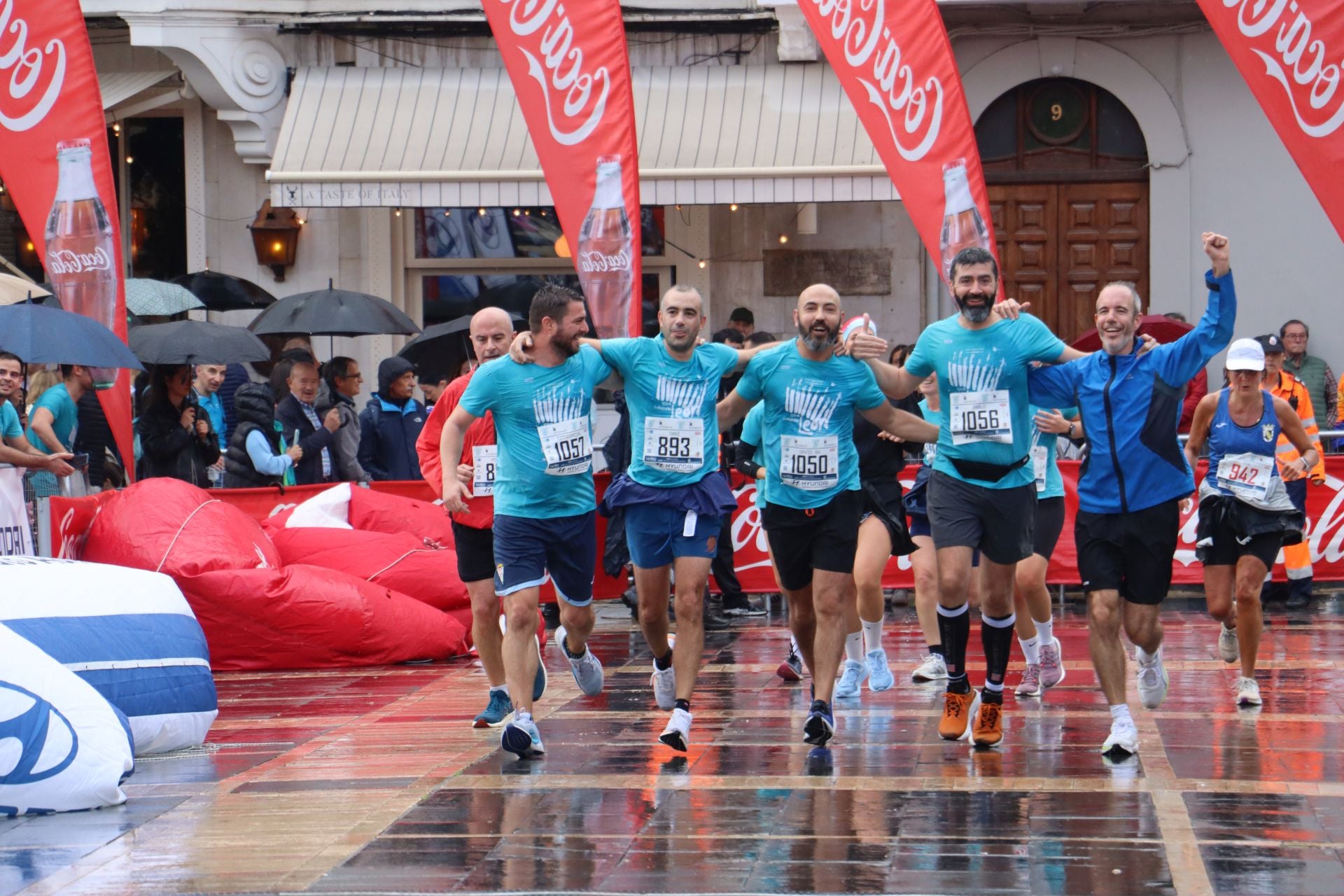 Todas las imágenes de la llegada de los &#039;10km Ciudad de León 2025&#039;
