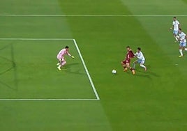 Imagen de la acción del penalti sobre Manu Justo.