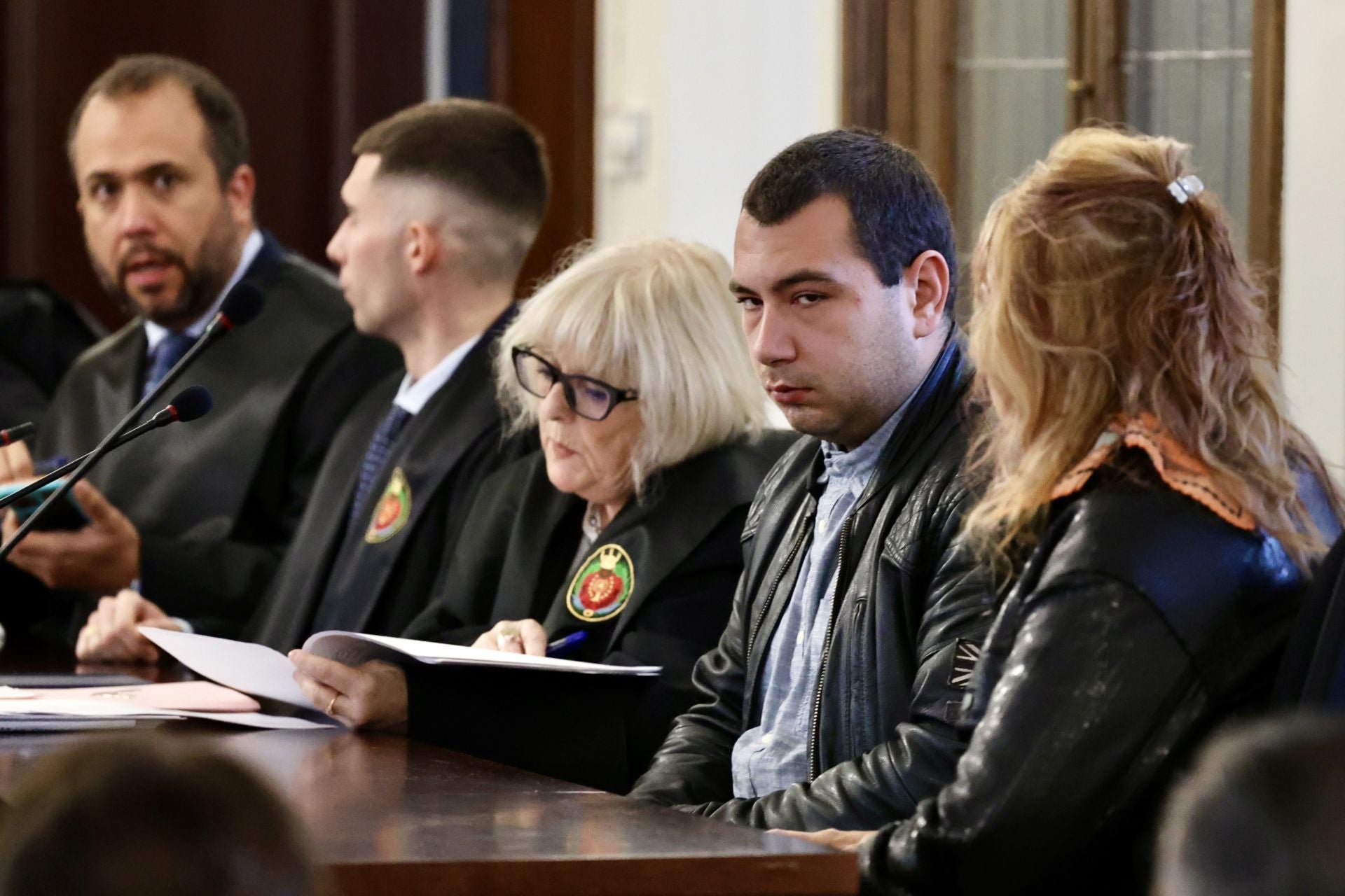 Las imágenes del juicio del matricidio de Nochebuena en León