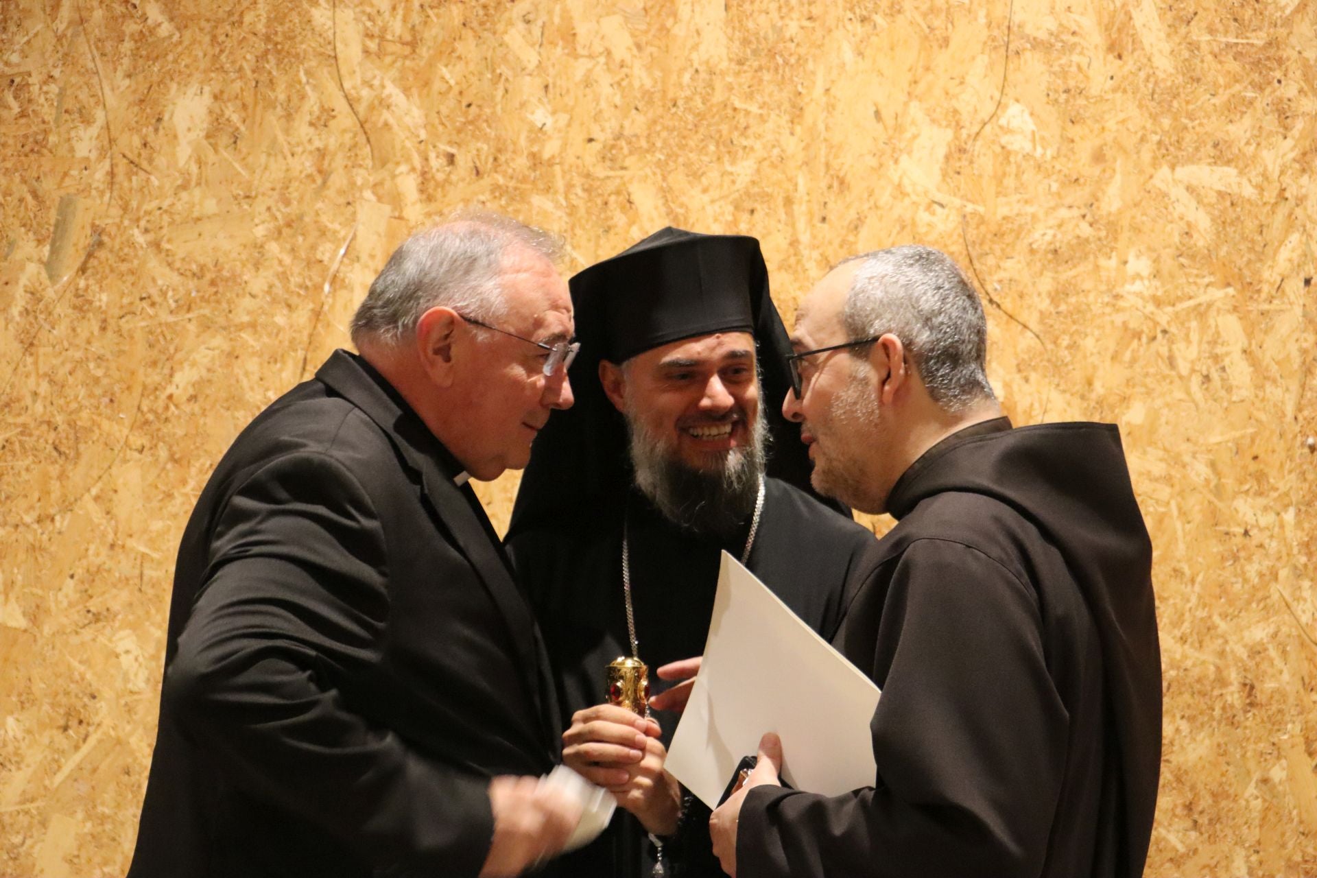 Las imágenes del rezo comunitario en León