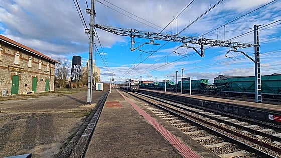 Hasta 40 minutos de retraso en trenes con salida y llegada a León por una incidencia