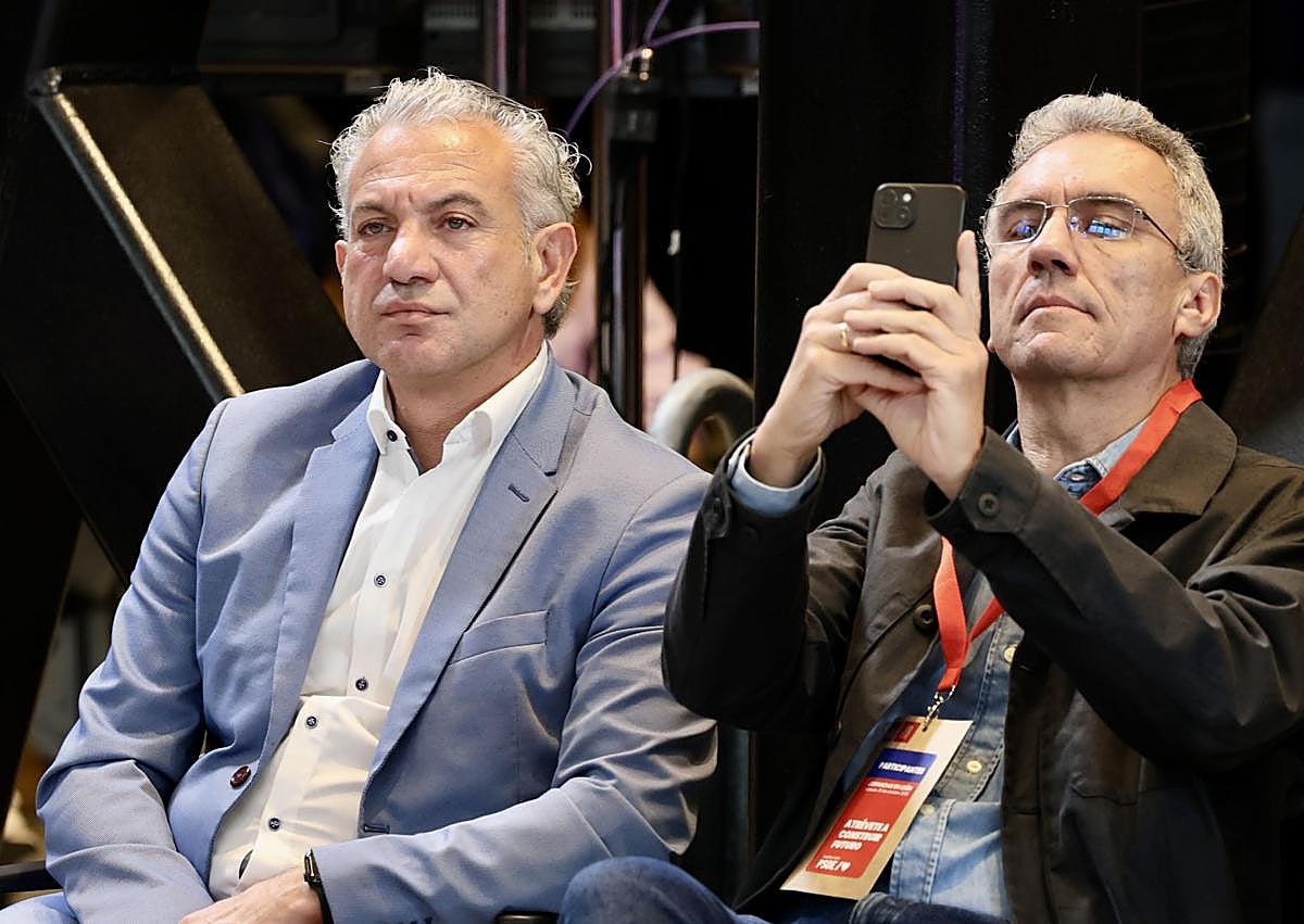 Imagen secundaria 1 - Cendón ve a Carlos Martínez como «un proyecto de futuro y cambio para Castilla y León»