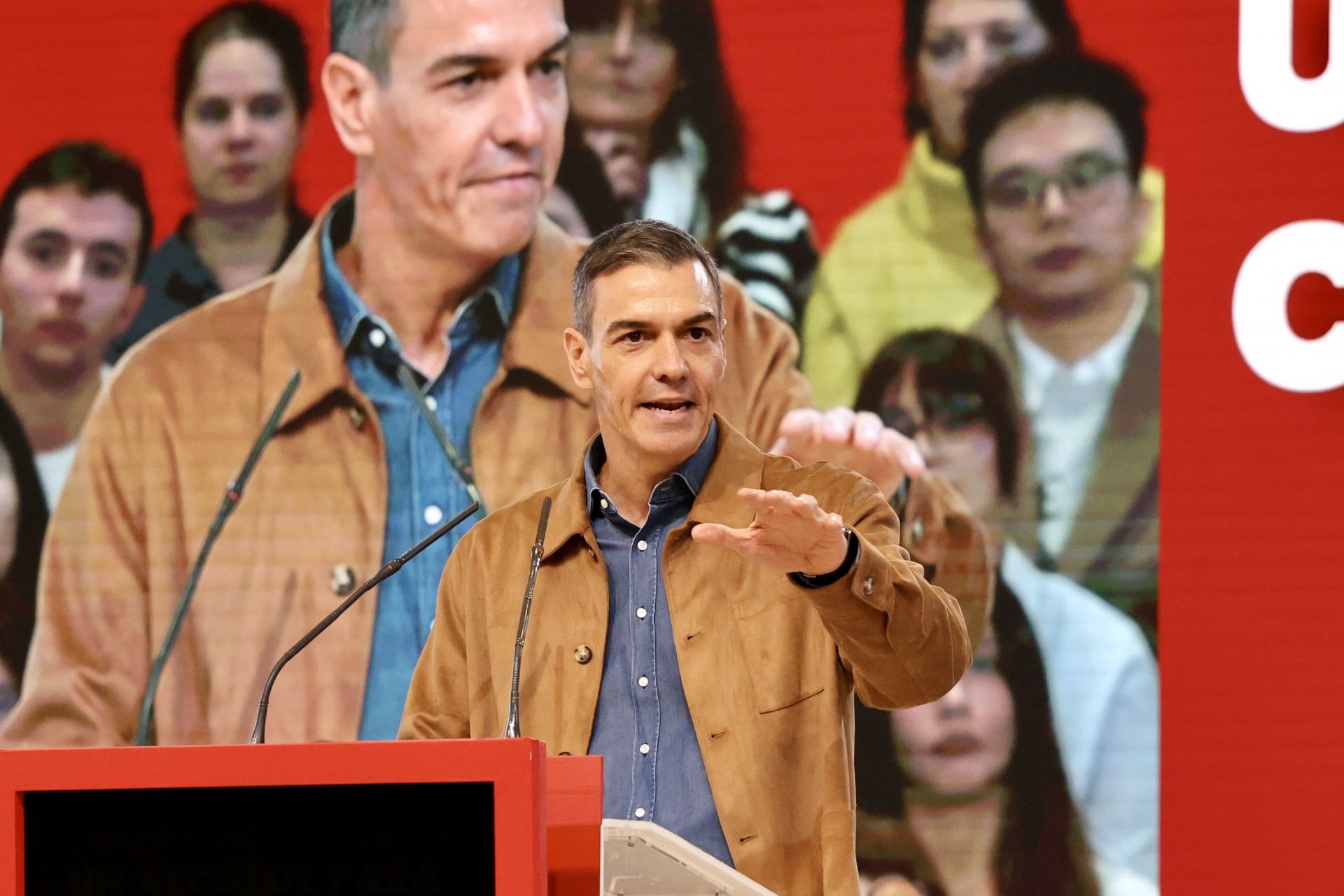 El acto del PSOE con Sánchez en León, en imágenes