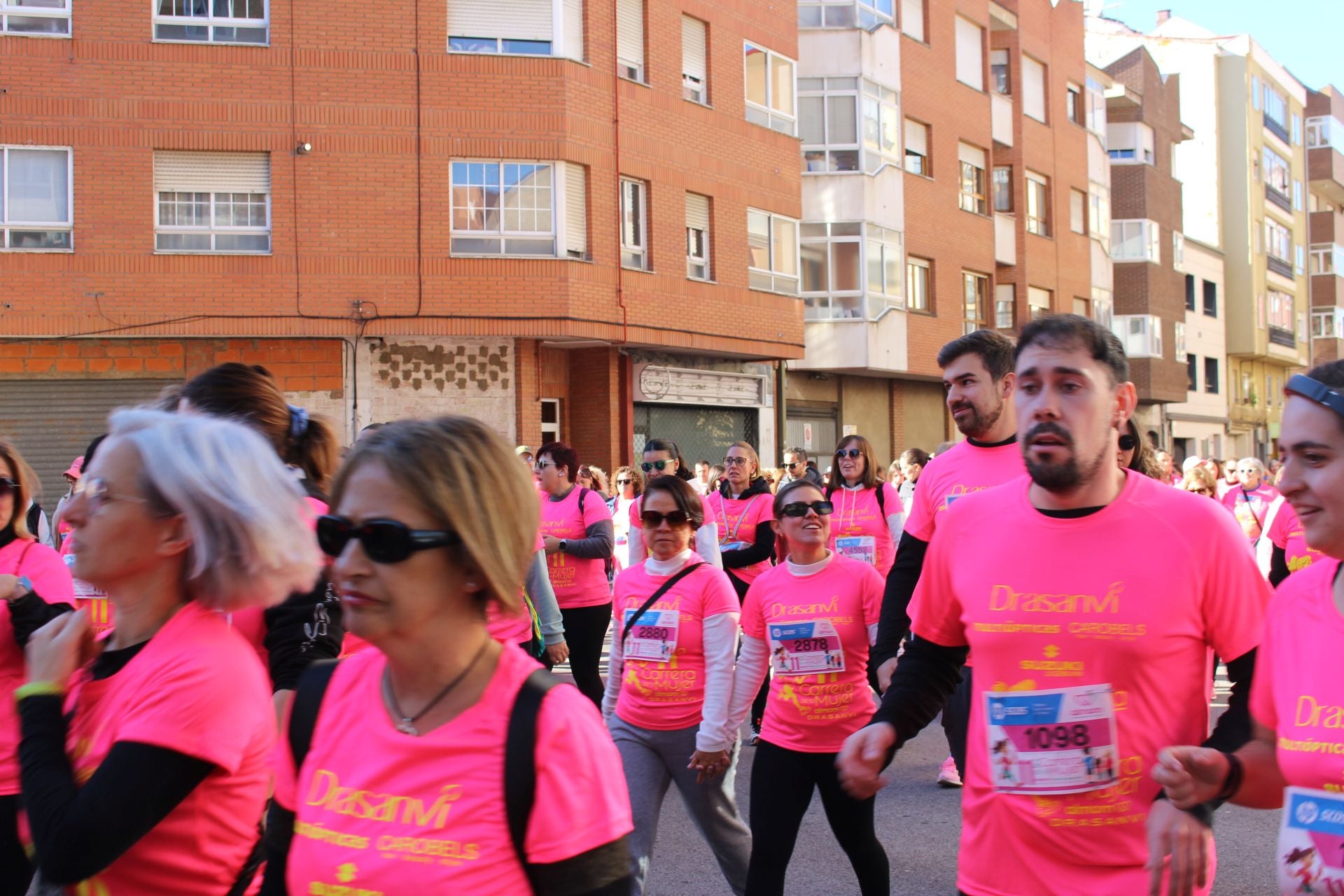 Las imágenes de las participantes en la Carrera de la Mujer en León 2025