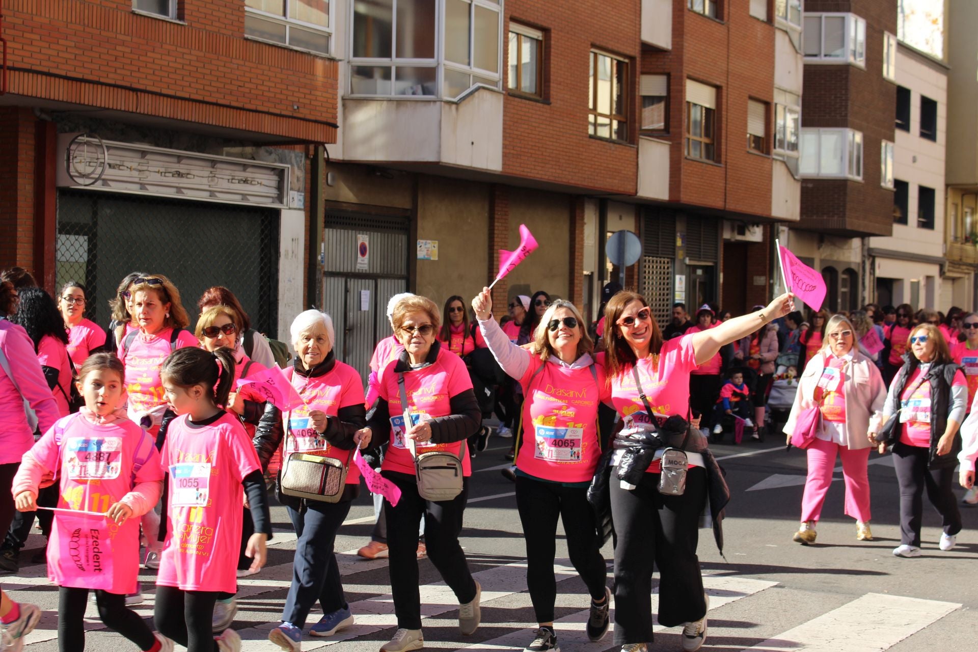 Las imágenes de las participantes en la Carrera de la Mujer en León 2025