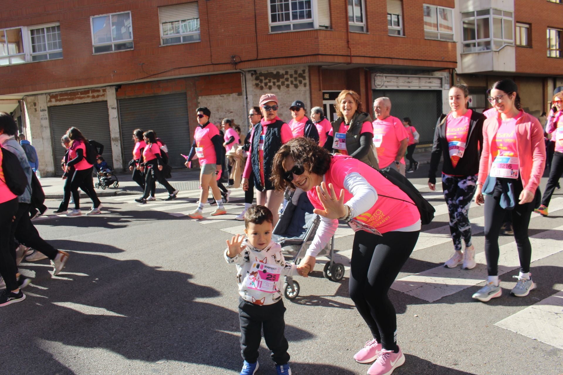 Las imágenes de las participantes en la Carrera de la Mujer en León 2025
