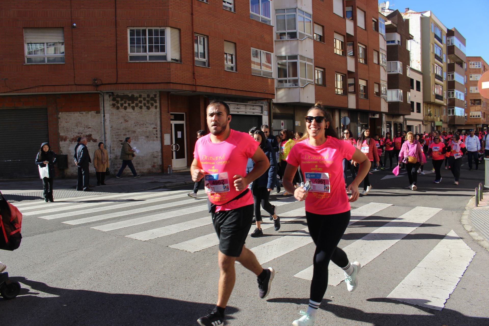 Las imágenes de las participantes en la Carrera de la Mujer en León 2025