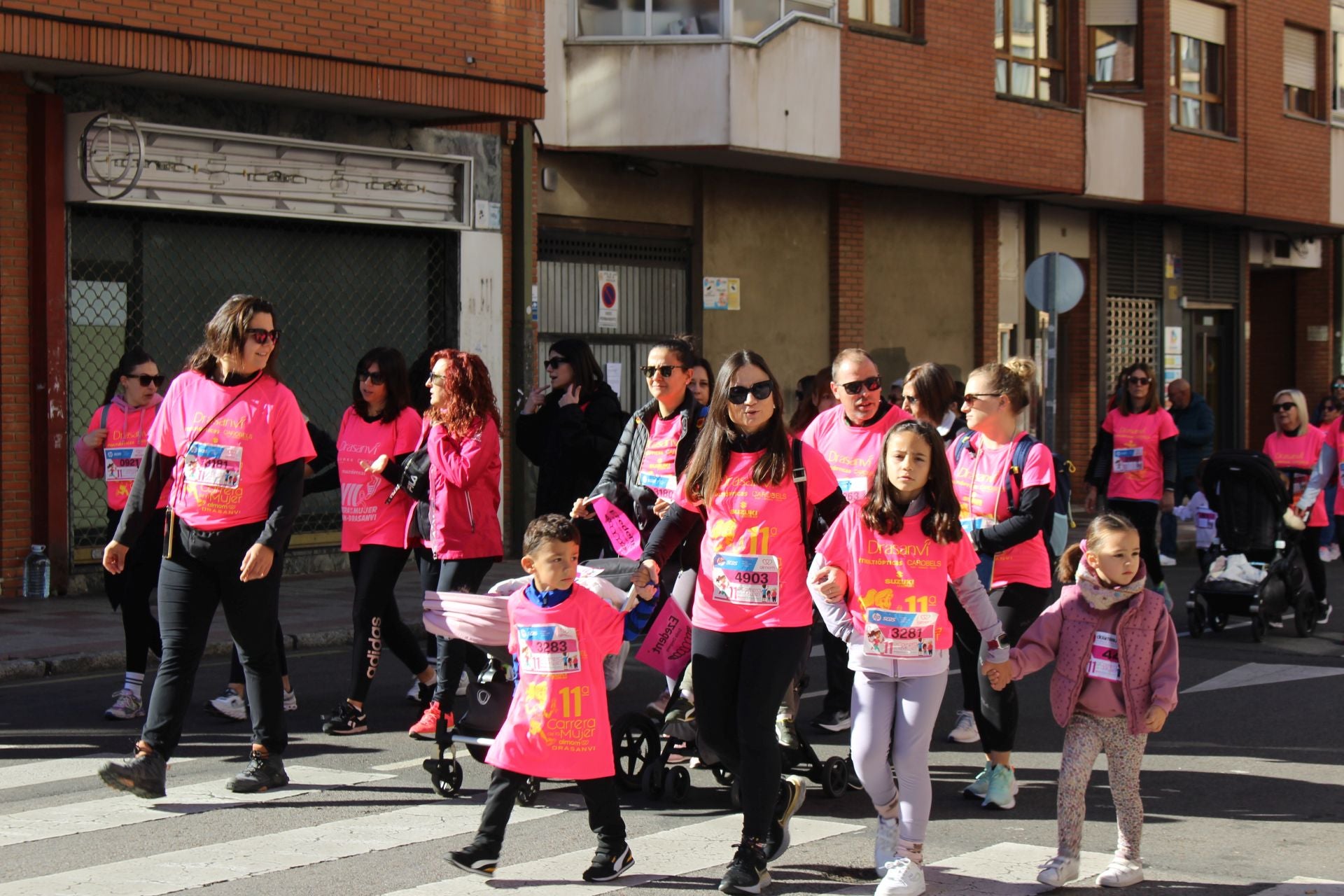 Las imágenes de las participantes en la Carrera de la Mujer en León 2025