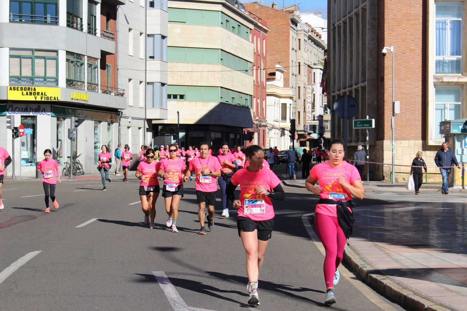 Las imágenes de las participantes en la Carrera de la Mujer en León 2025