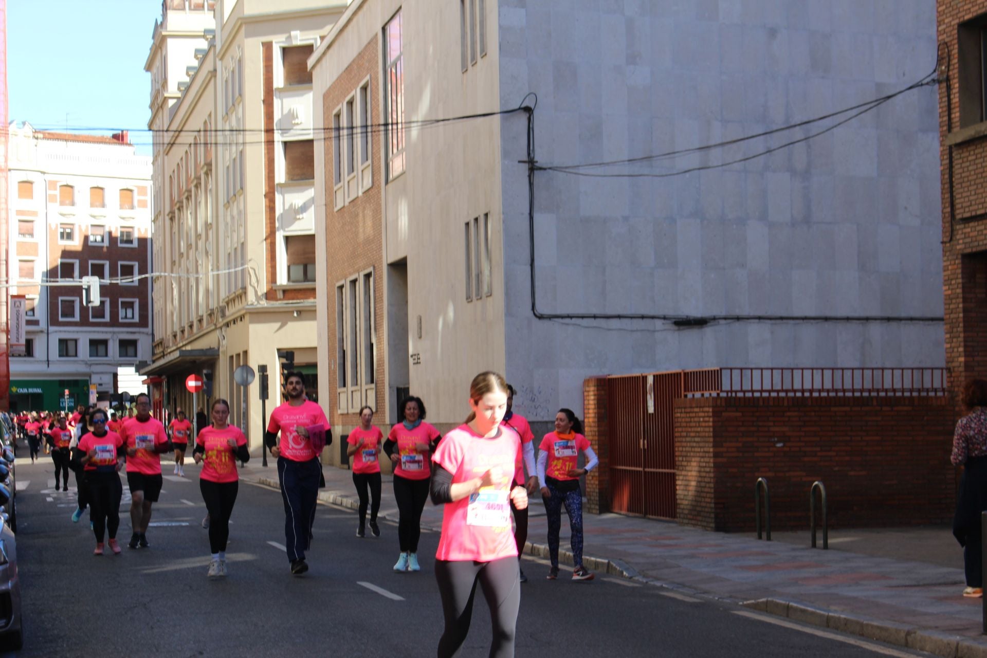 Las imágenes de las participantes en la Carrera de la Mujer en León 2025