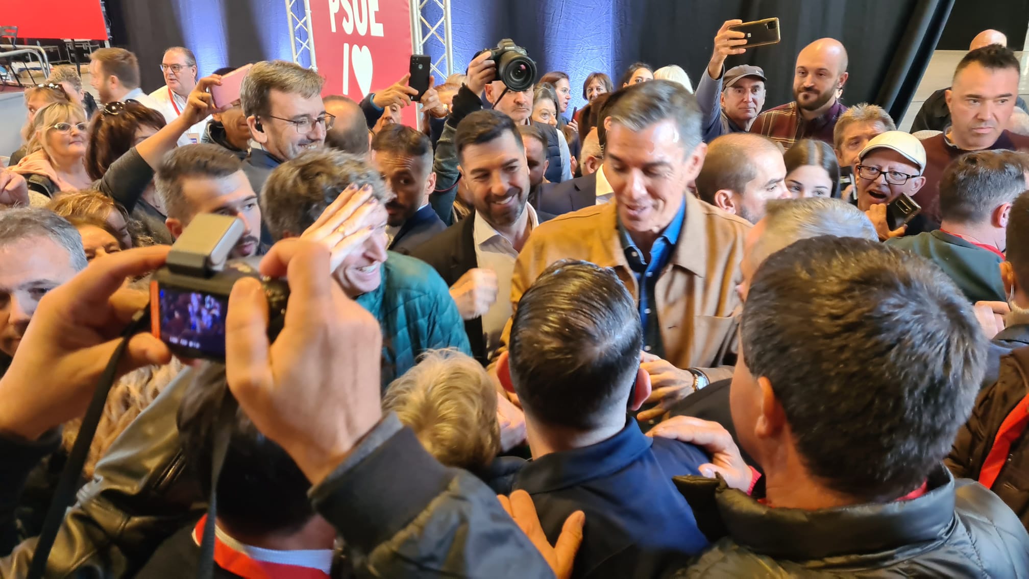 Las imágenes del acto de Sánchez con el PSOE en León