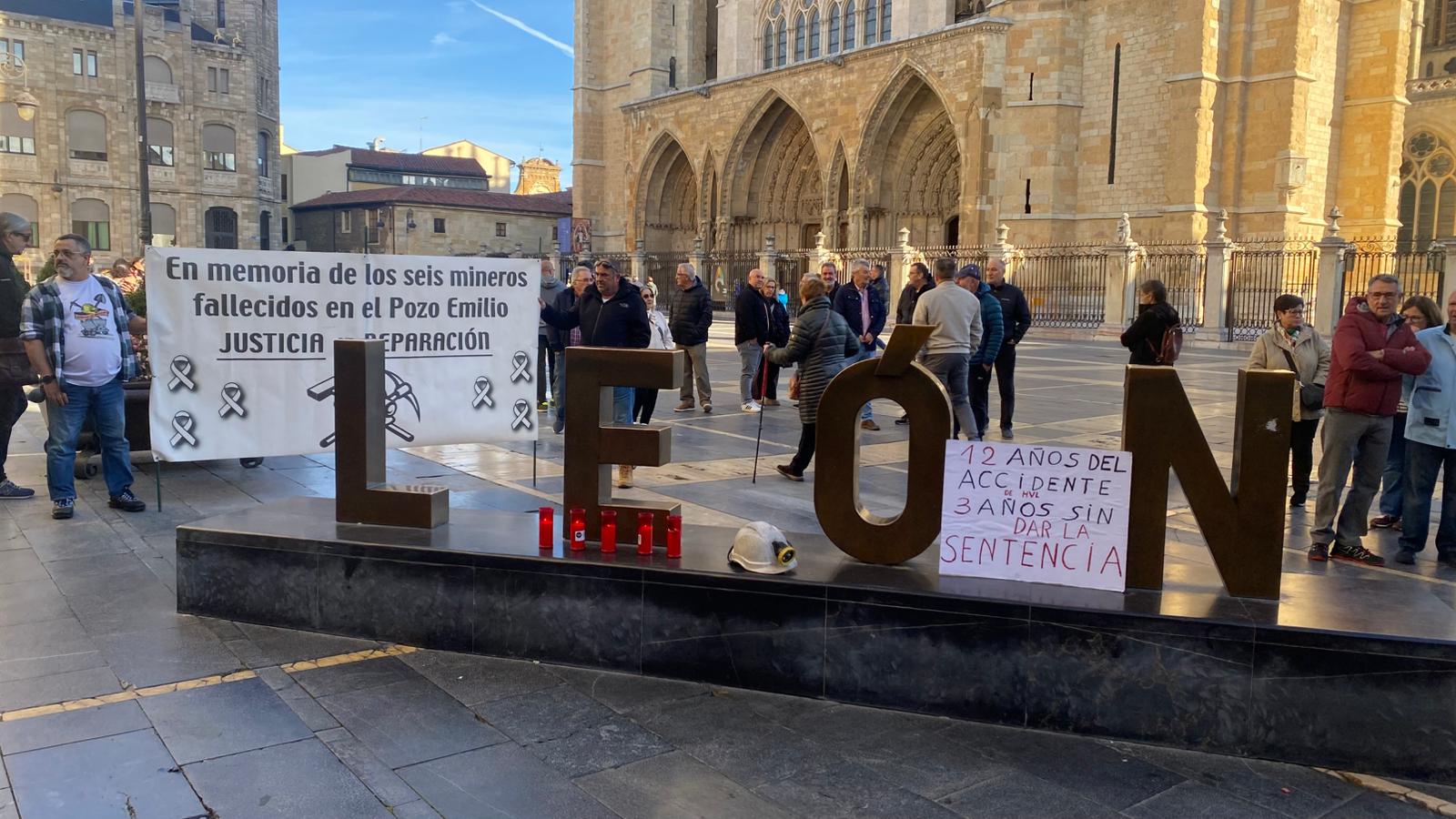 Las imágenes del aniversario de la muerte de seis mineros de la Hullera Vasco Leonesa