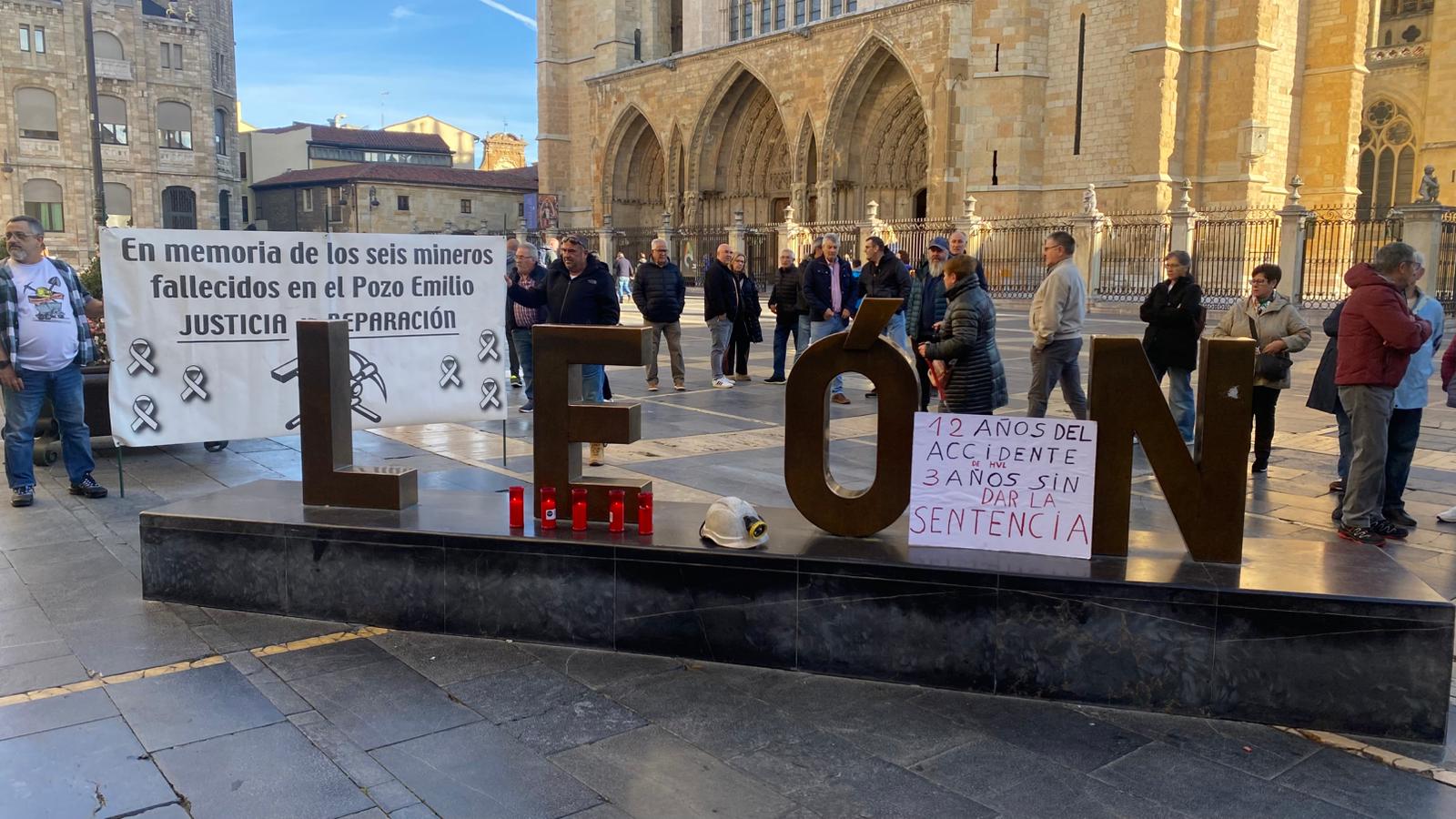 Las imágenes del aniversario de la muerte de seis mineros de la Hullera Vasco Leonesa