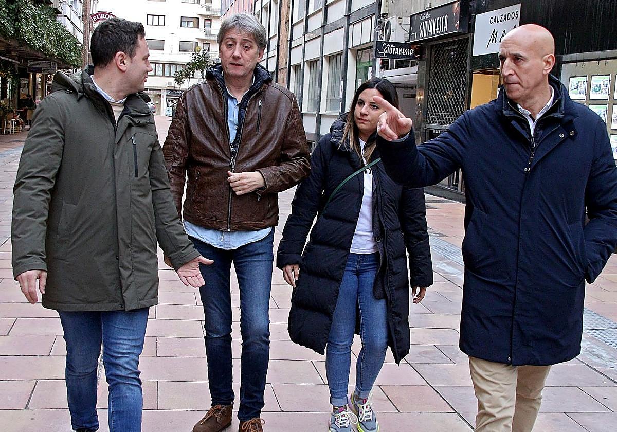 Cendón, Martínez y Rubio, junto al crítico Diez.