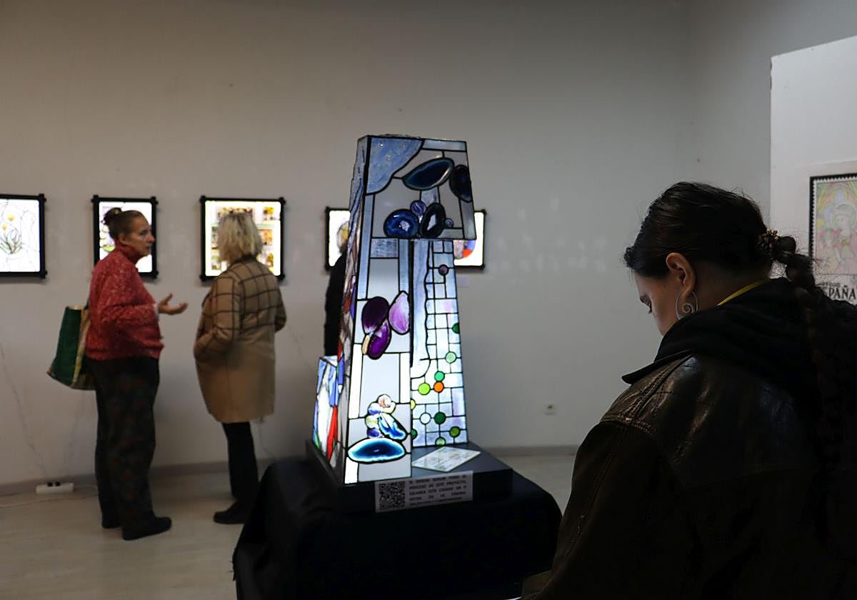 Las imágenes de la exposición del artista vidriero de León
