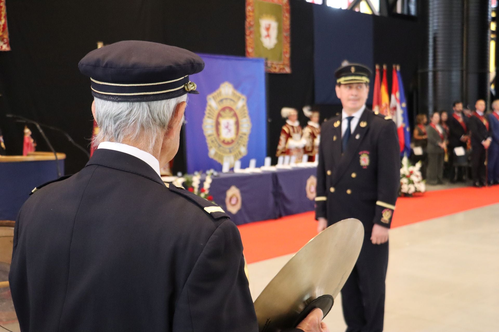 Las imágenes del homenaje de León a la Policía Local
