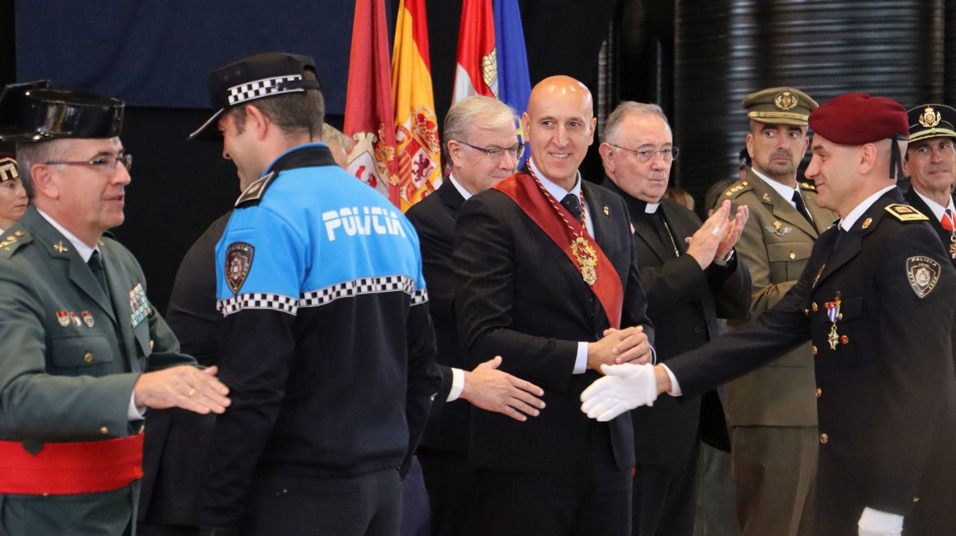 Las imágenes del homenaje de León a la Policía Local