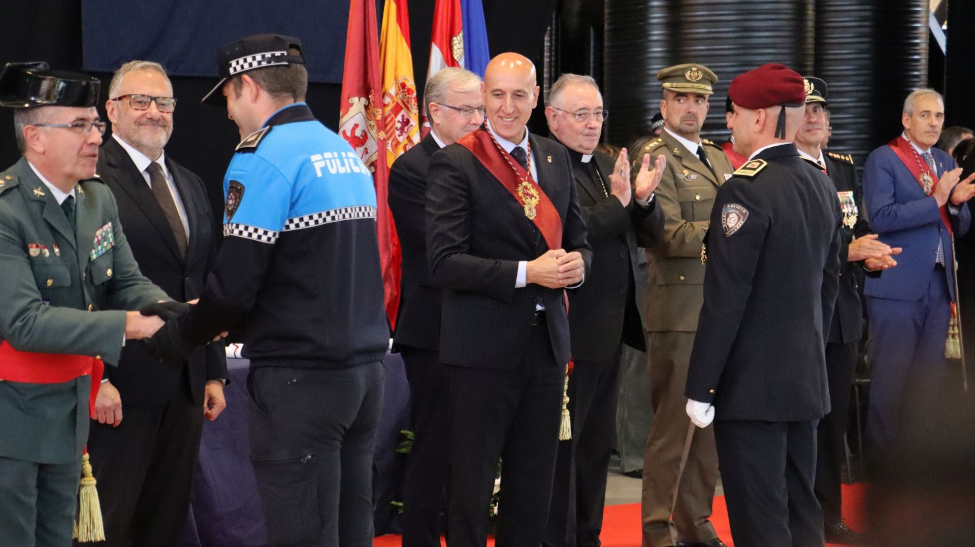 Las imágenes del homenaje de León a la Policía Local