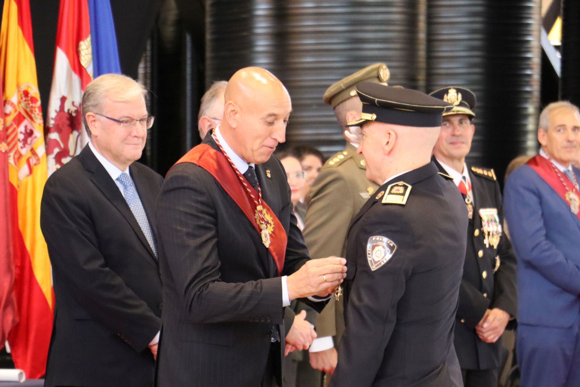 Las imágenes del homenaje de León a la Policía Local