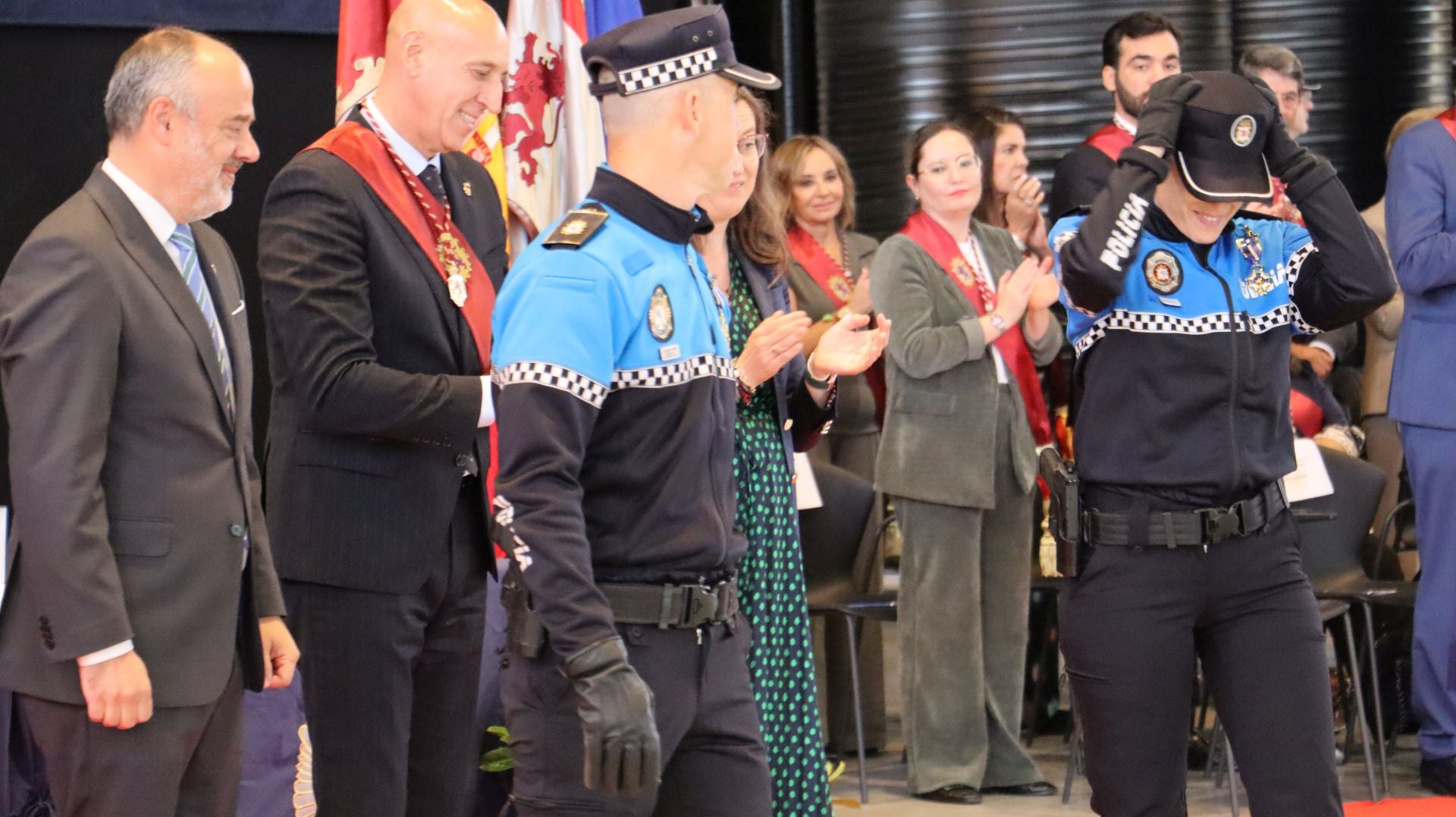 Las imágenes del homenaje de León a la Policía Local