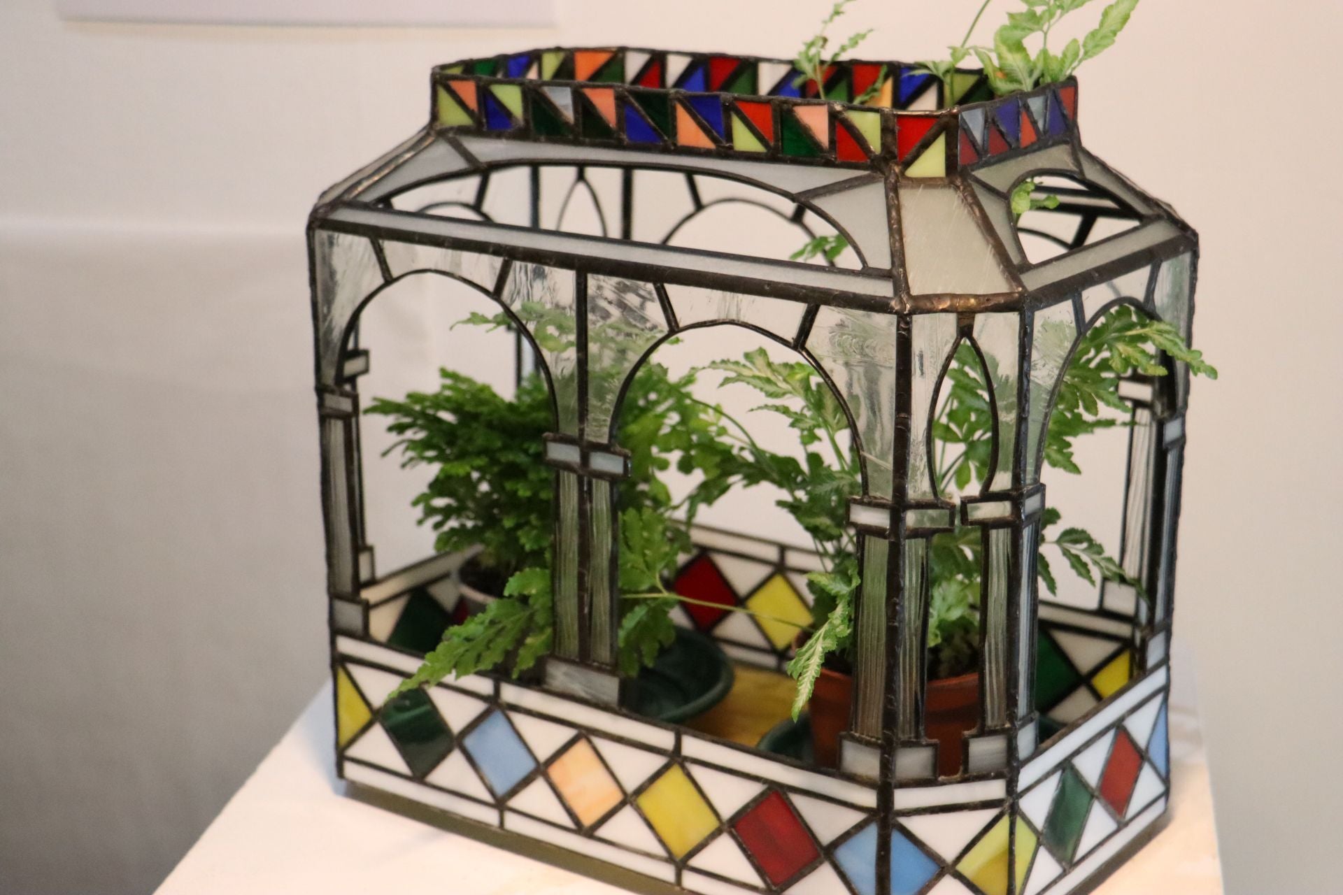 Las imágenes de la exposición del artista vidriero de León