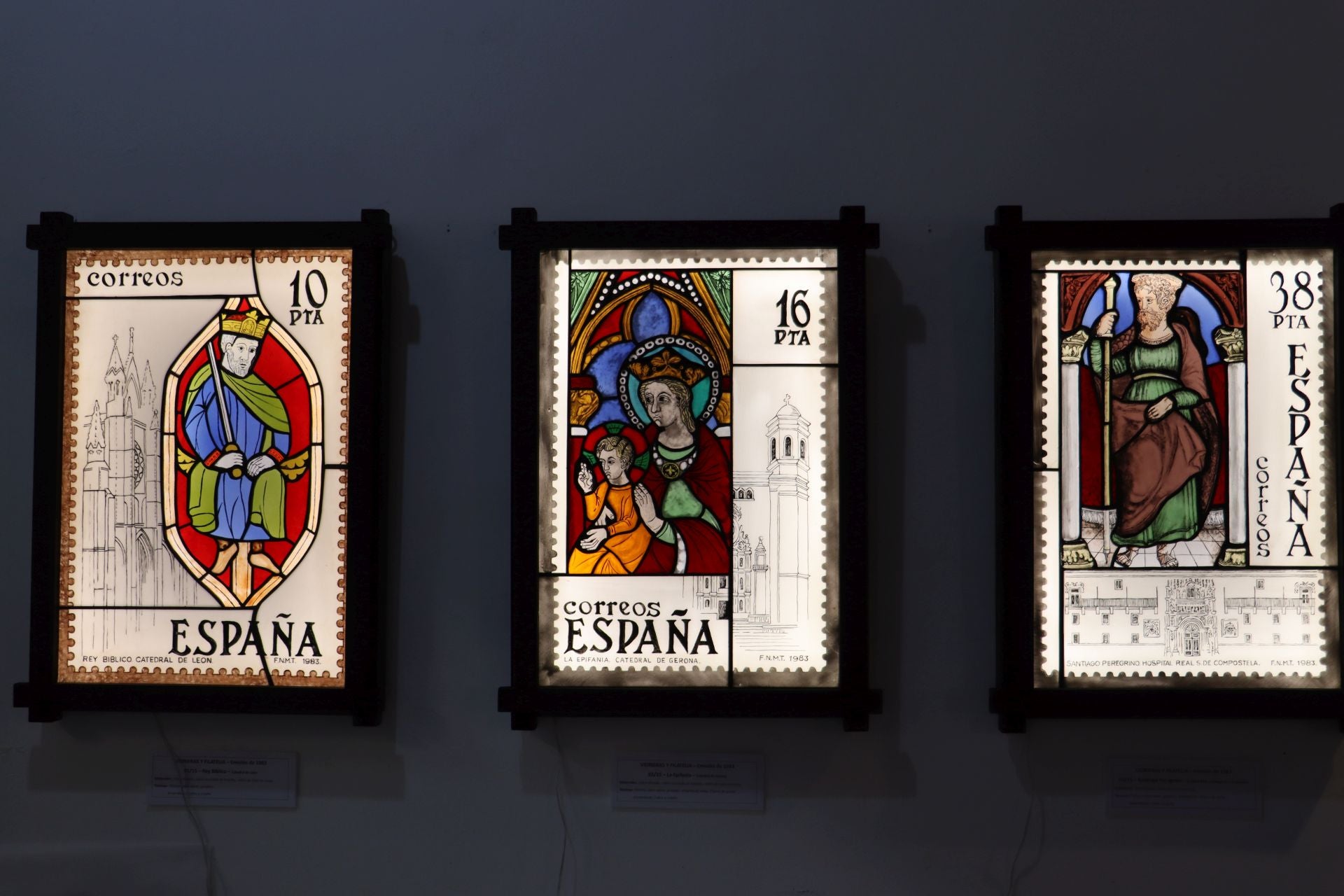 Las imágenes de la exposición del artista vidriero de León