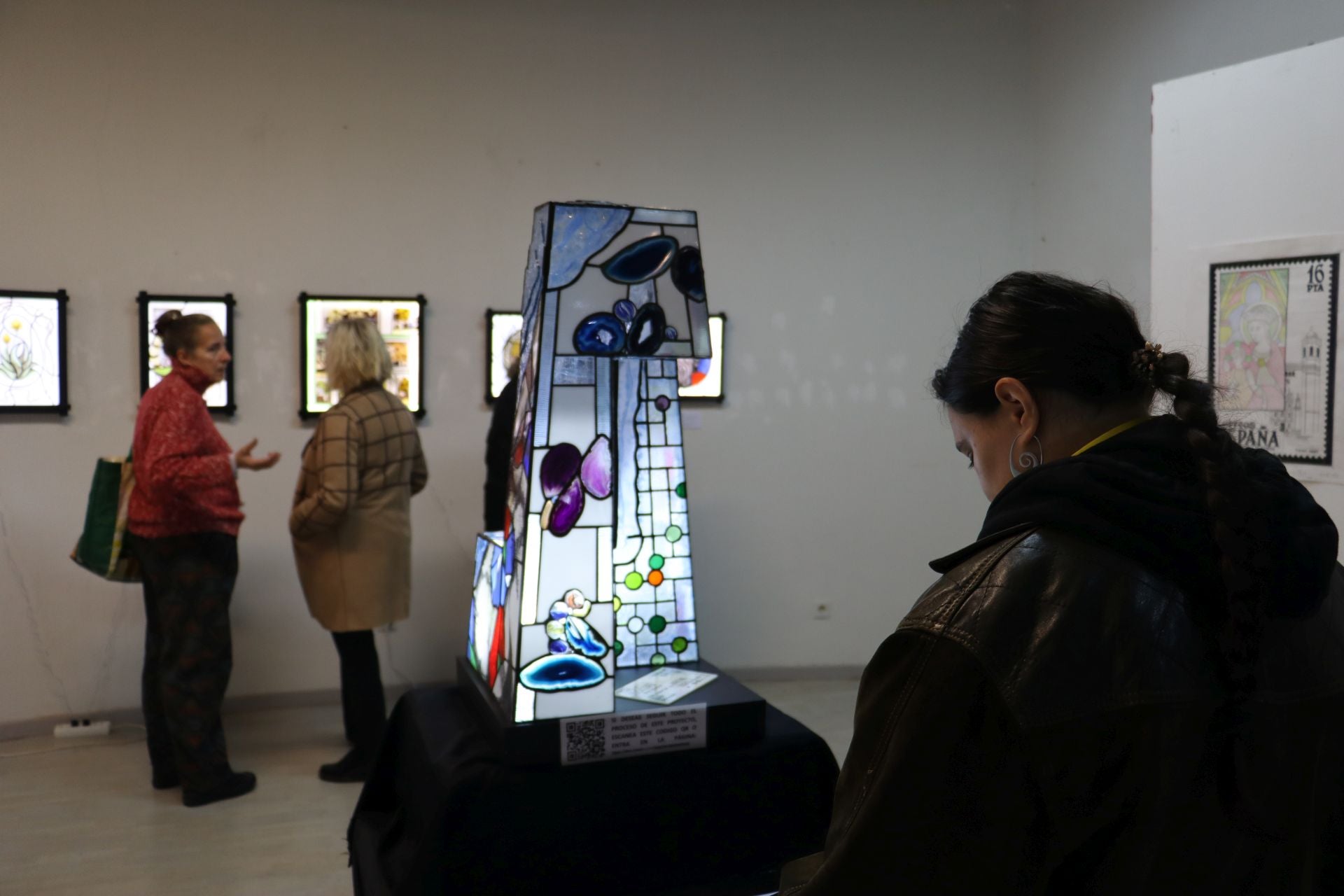 Las imágenes de la exposición del artista vidriero de León