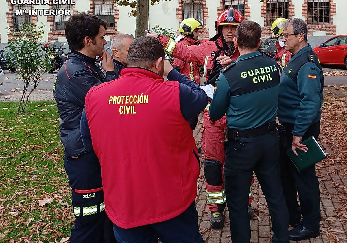 Simulacro de desalojo en el acuertelamiento de El Parque en León.