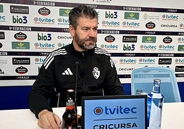 Fer Estévez, entrenador de la Deportiva, en la rueda de prensa de este viernes.