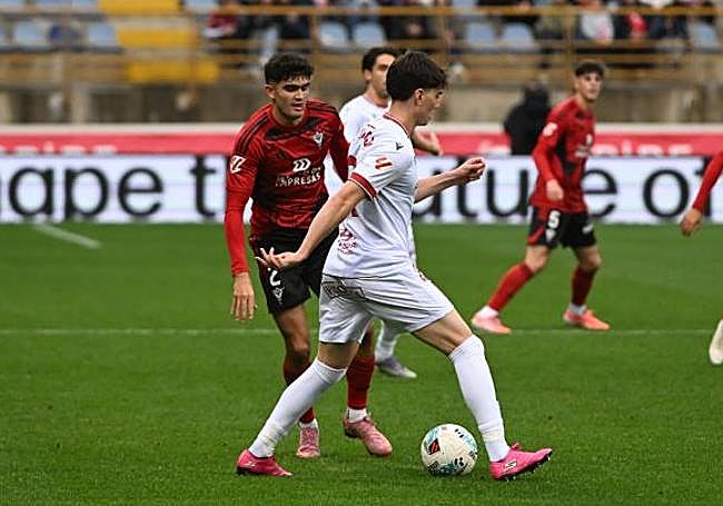 Hinojo, en una acción del partido.