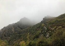 Niebla en las cimas de Vegacervera.