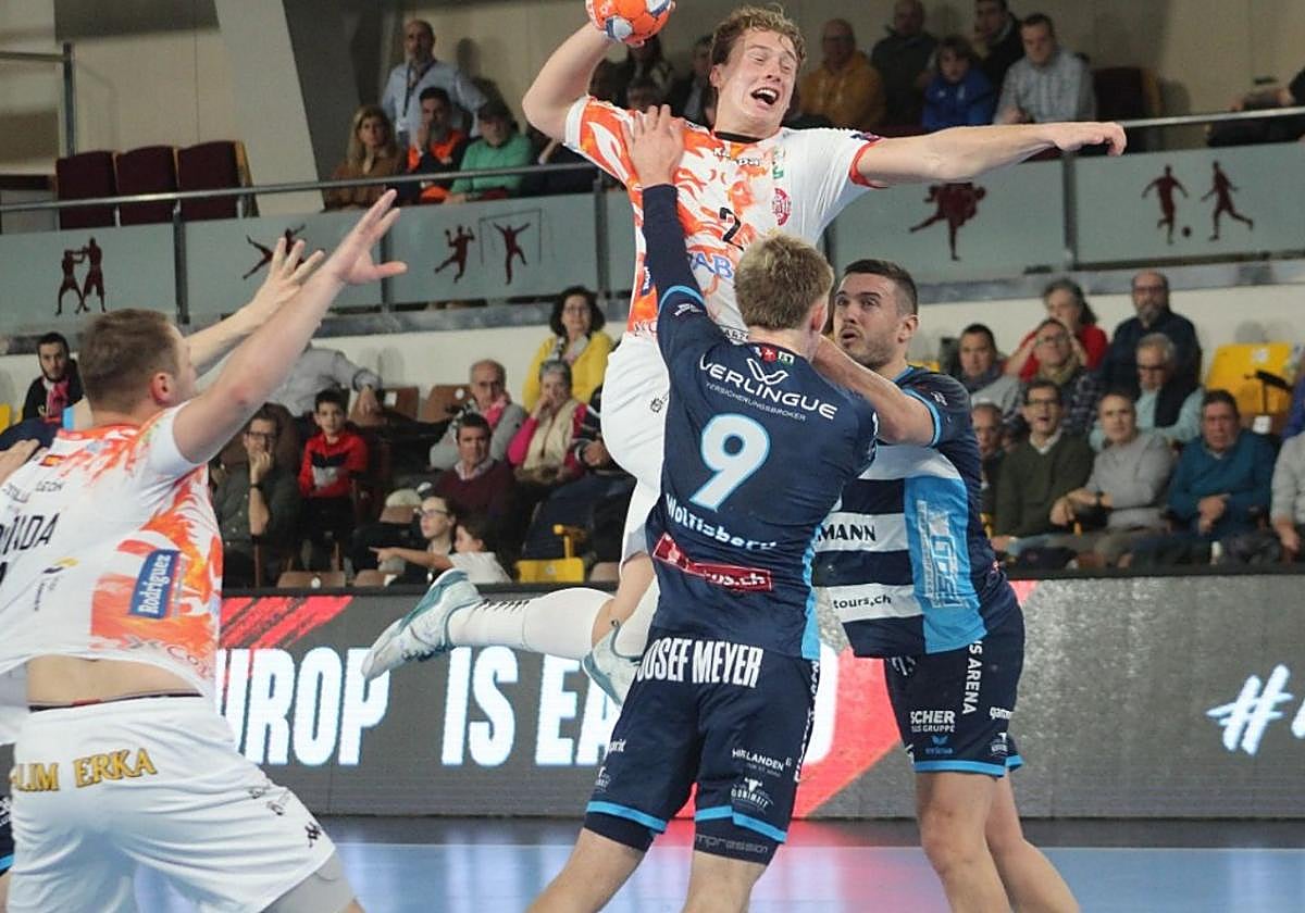 Isaac Llamazares rinde homenaje al deporte leonés con una exposición fotográfica