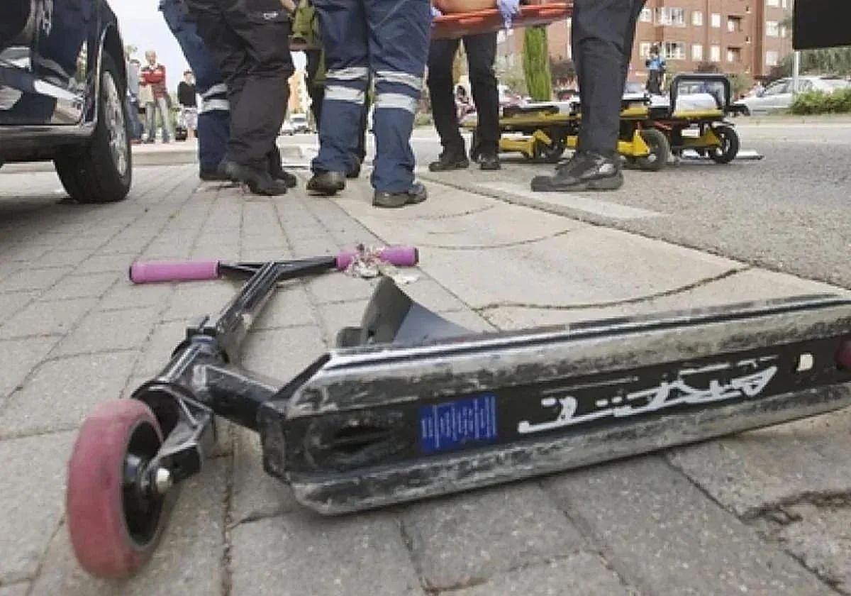 Imagen de archivo de un patinete en un accidente.
