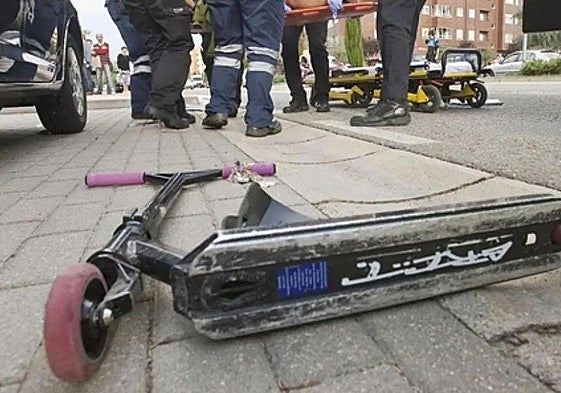 Imagen de archivo de un patinete en un accidente.