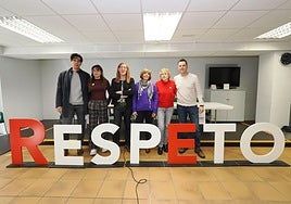 Las asociaciones y organizaciones del movimiento 'Respeto', integrado por CCOO, Movimiento Sumar, Izquierda Unida, PSOE, STECYL, Podemos y CAVECAL, presentan el manifiesto de la movilización 'Por nuestra tierra, nuestros montes, nuestros pueblos, nuestra gente, por Castilla y León'.