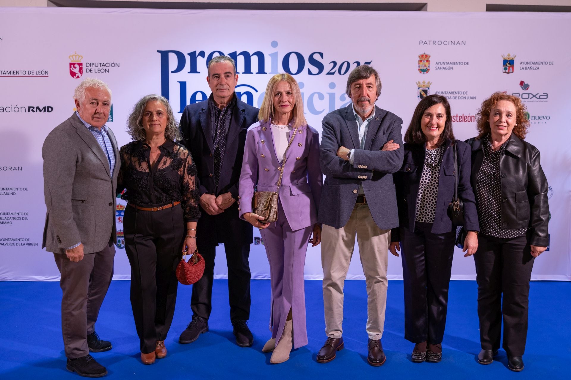 César Cubillas, Esther Miranda, Óscar Barrio, Loli García y Gonzalo Cayón, de Bodega 100 Cepas; y María Jesús Álvarez y Aurora Baza, de Cáritas León.