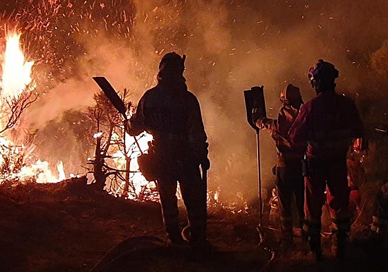 Imagen de uno de los incendios que asoló la provincia de León en 2025
