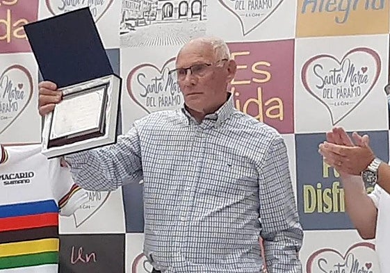 Carlos Jovellar, en un homenaje en Santa María del Páramo.