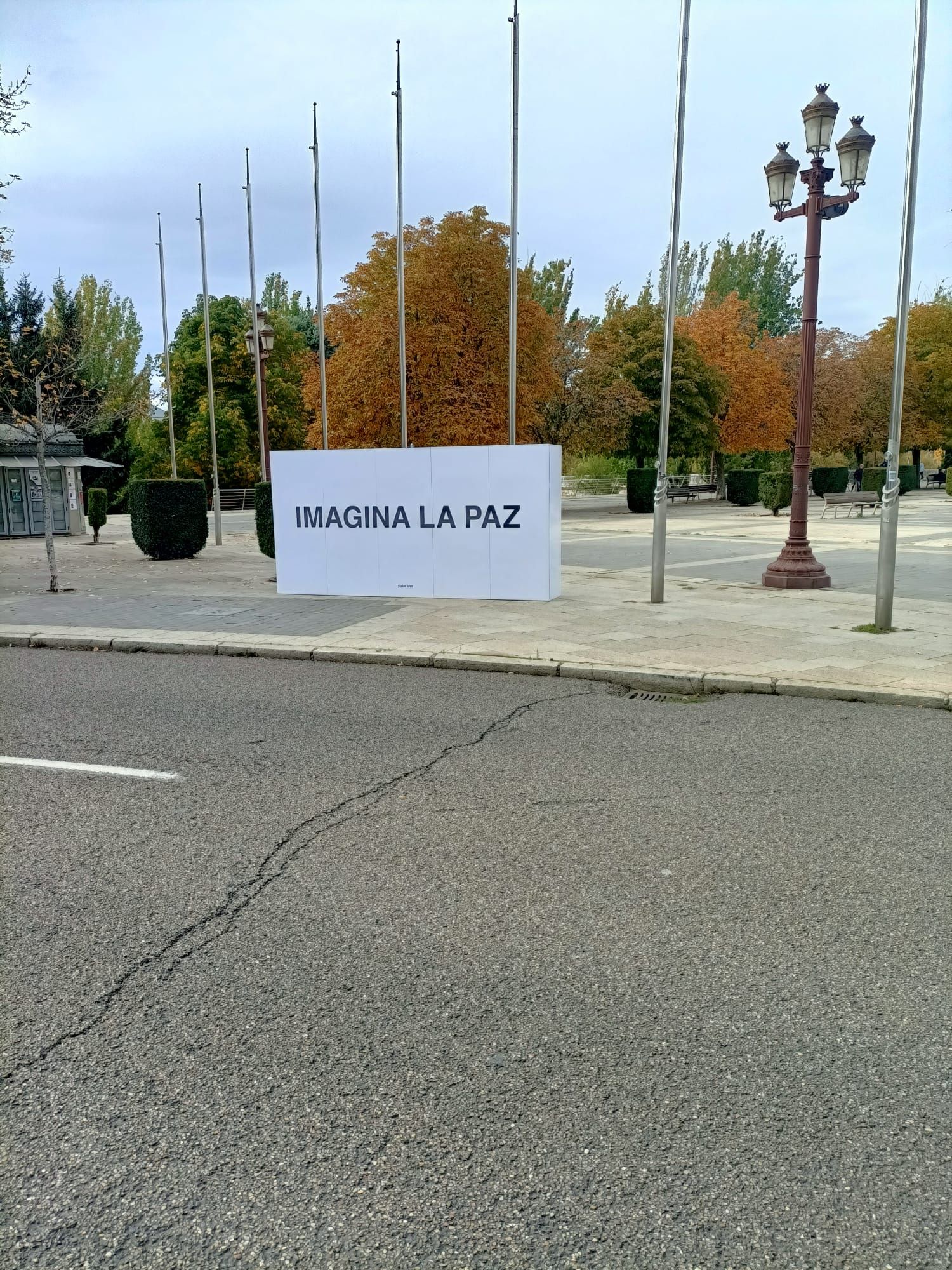 Las imágenes de los mensajes que Yoko Ono ha dejado en León