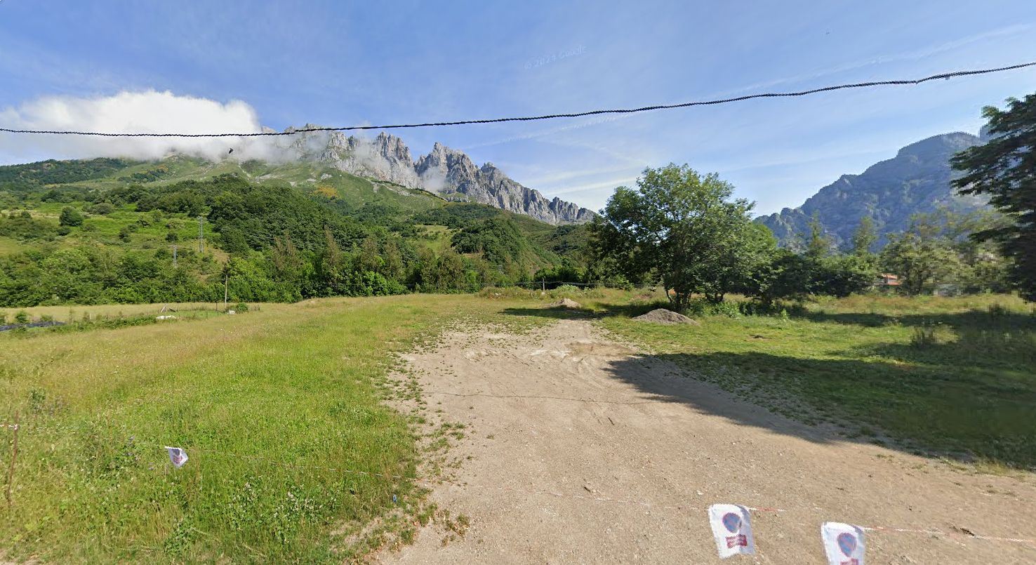 Lugar en el que se va a construir el aparcamiento del Centro de Visitantes de Valdeón.