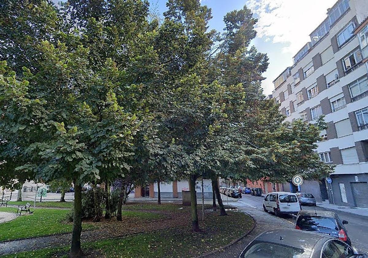 Parque junto a la calle del Santo Tirso.