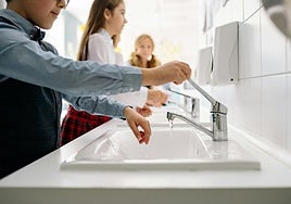 Un aseo en un colegio.