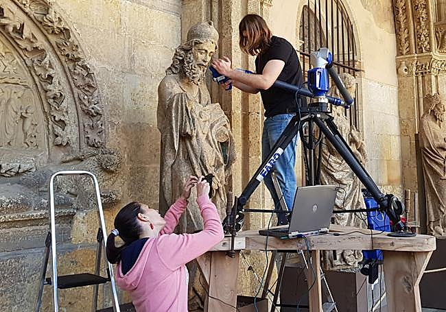 Trabajos para recoger los datos de la escultura.