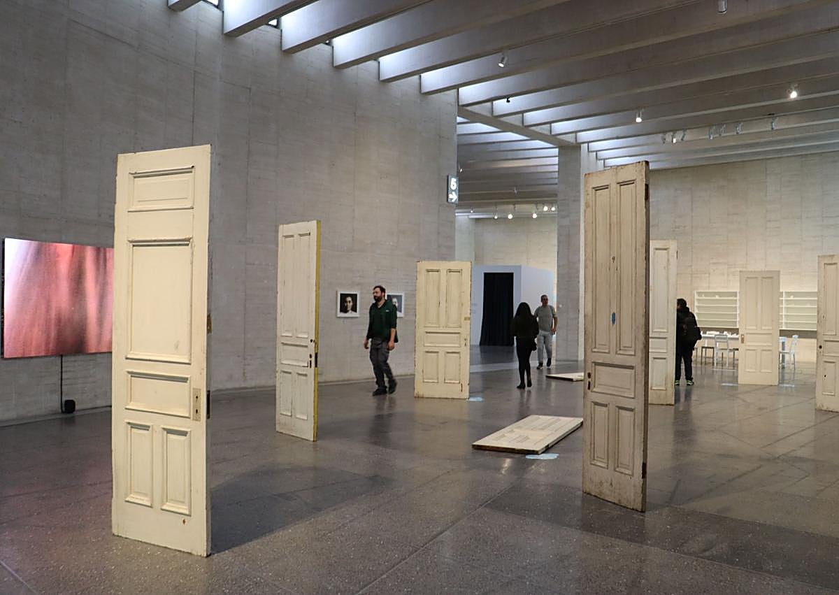 İkincil resim 1 - León, Yoko Ono'ya teslim oluyor: bizi hayal etmeye davet ettiği en iddialı sergisiyle Musac'ı büyülüyor