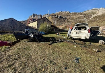 Tres jóvenes trasladados al hospital tras chocar dos coches en Cármenes