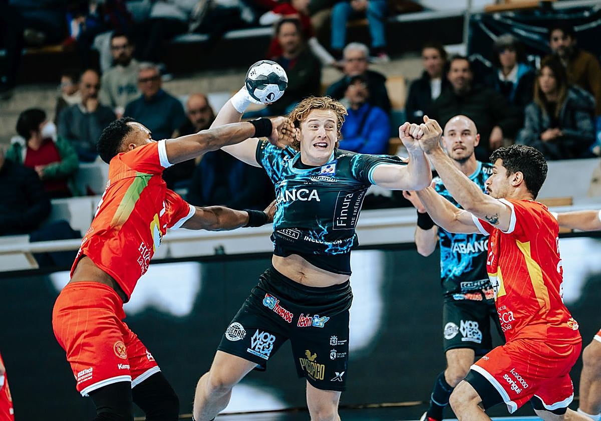 Acción del partido en Huesca.