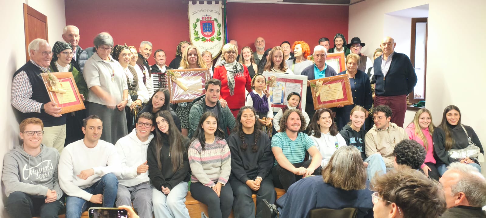 Cátedra de Estudios Leoneses en Murias de Paredes.