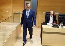 El consejero de la Presidencia, Luis Miguel González Gago, comparece en las Cortes para presentar el proyecto de ley de Presupuestos Generales.