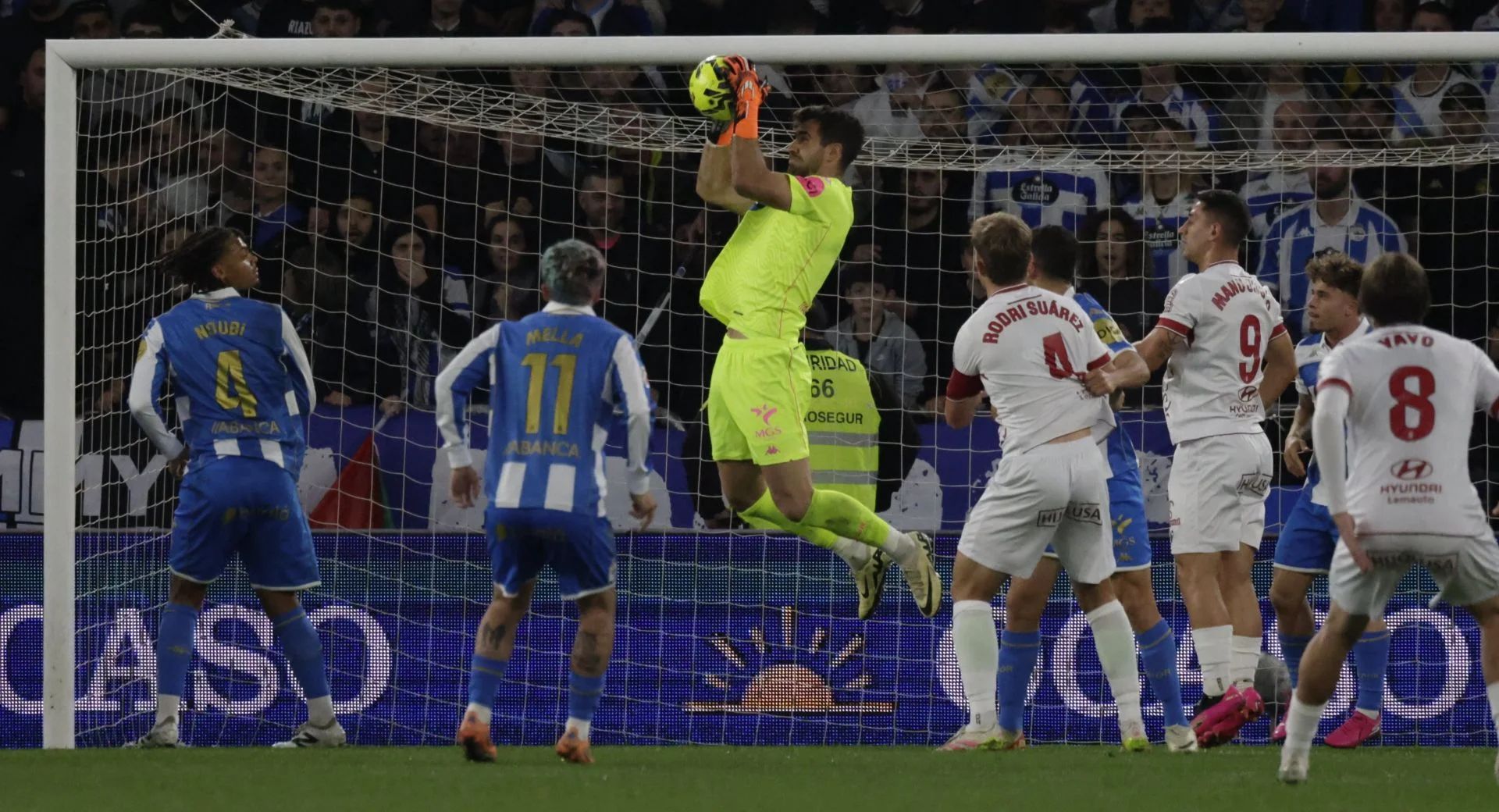Partido entre el Deportivo de la Coruña y la Cultural Leonesa.