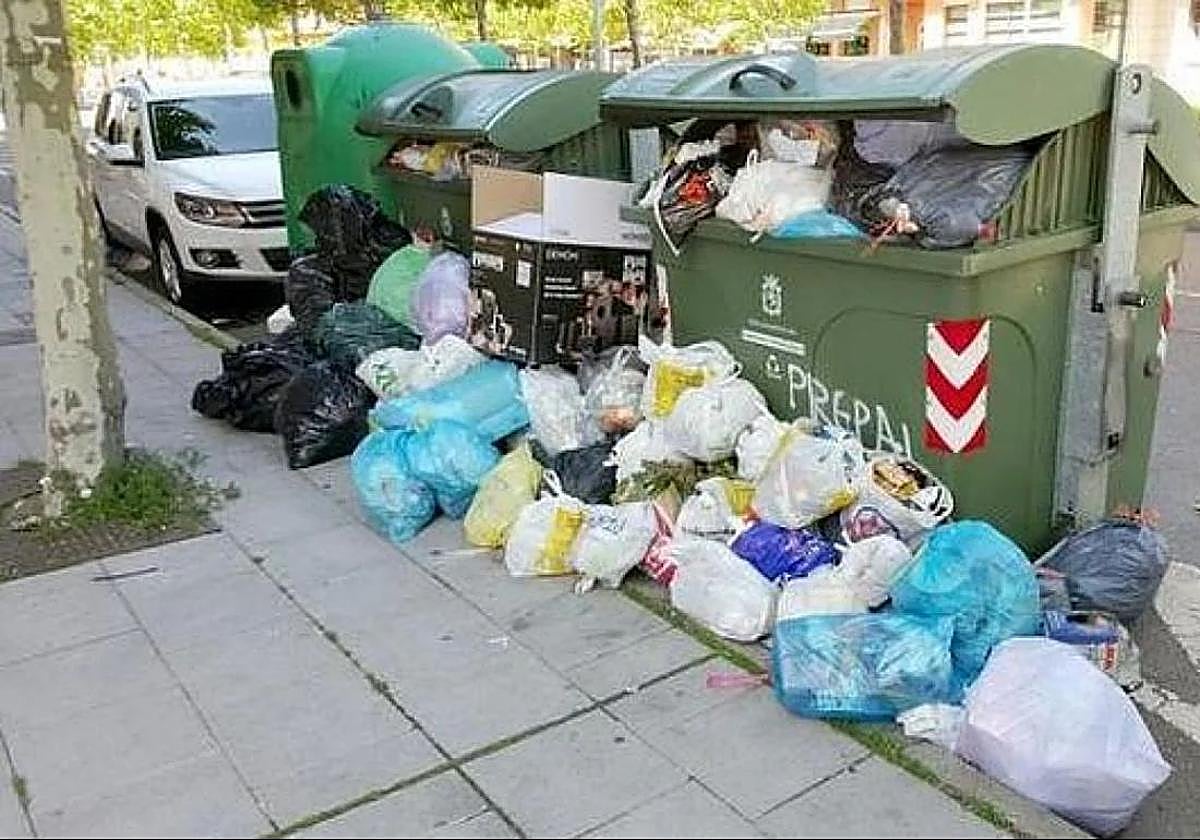 Contenedores de basura en León.